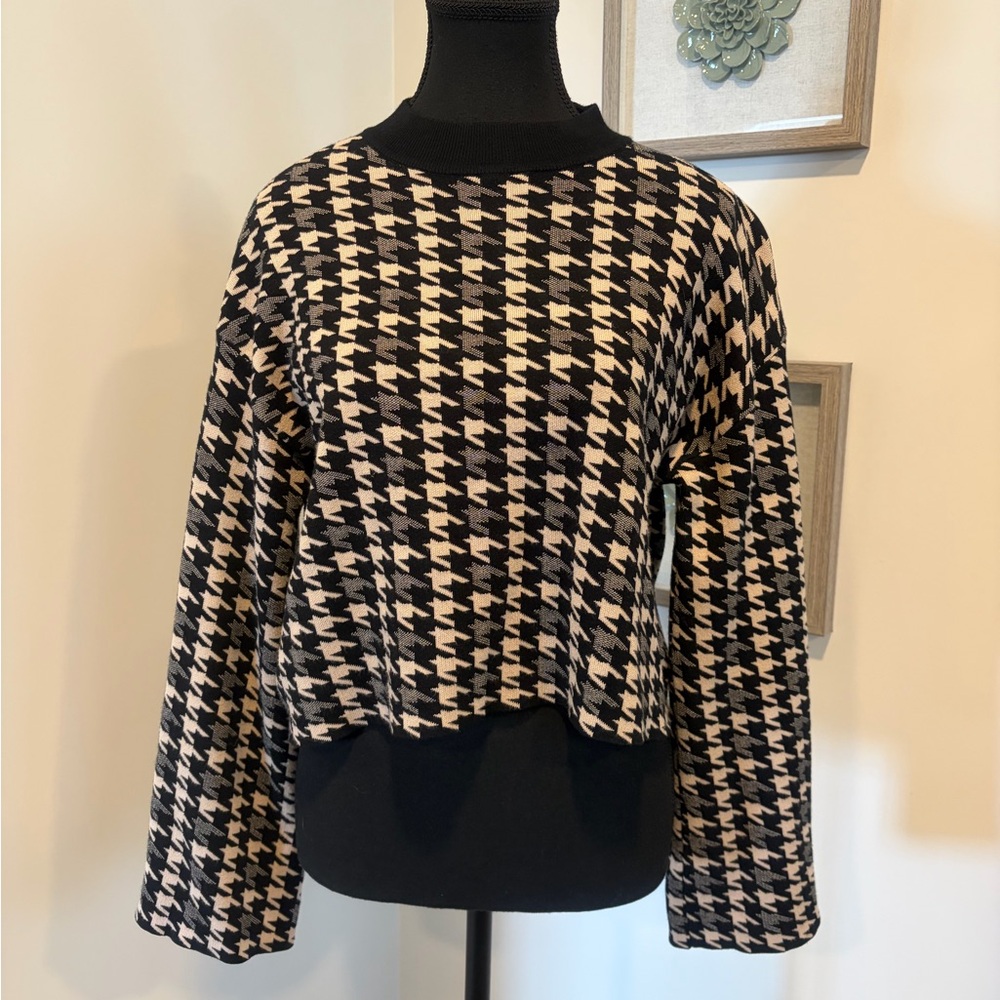 Never Worn! RW&CO. Black and Cream Houndstooth Sweater With Bell Sleeves